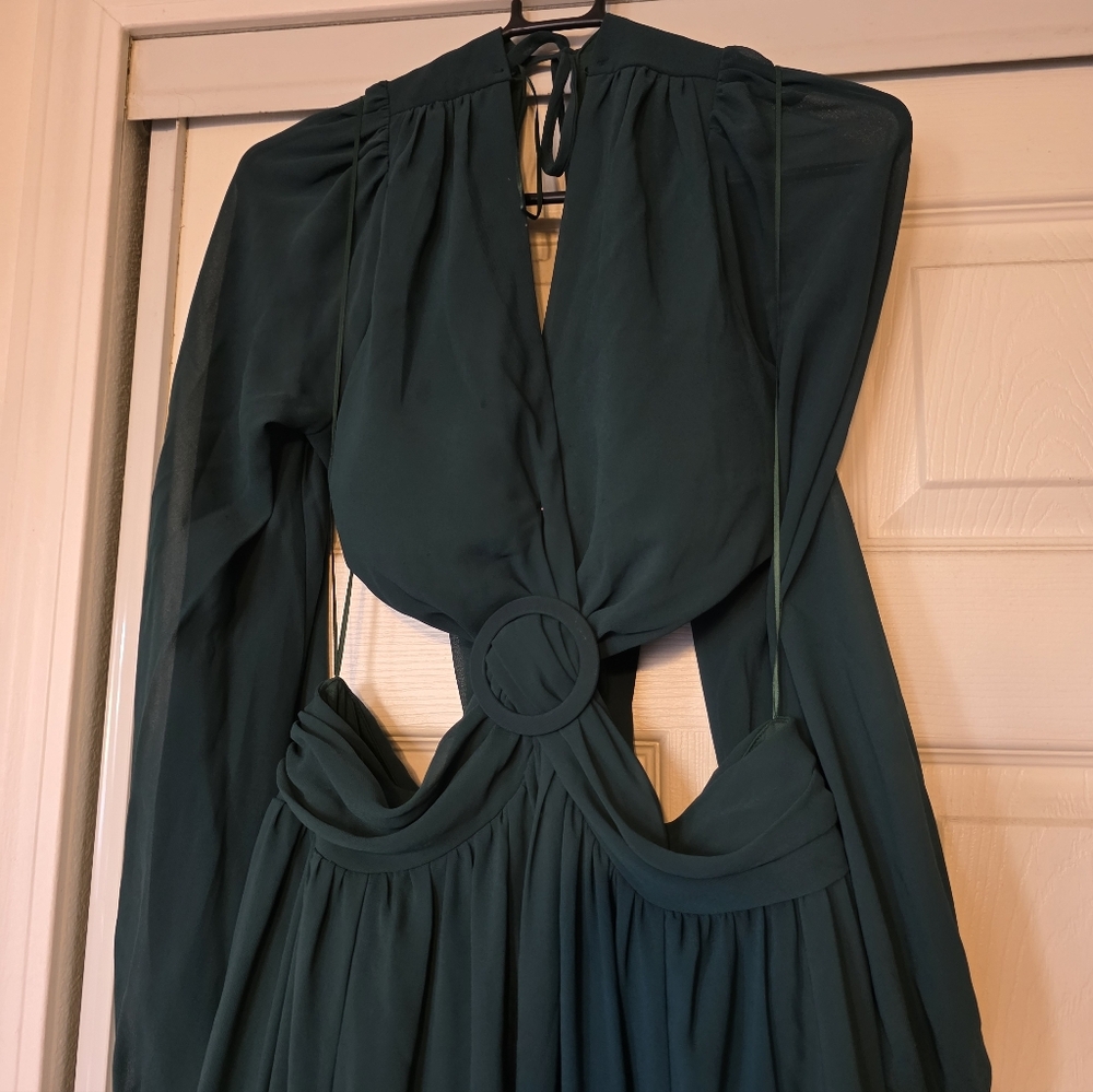 Elegant Green Long-Sleeve Dress